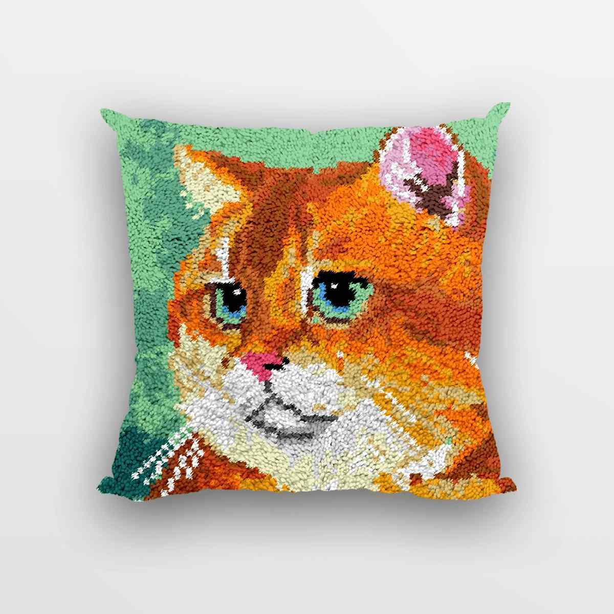 Chubby Kitty Pillowcase - (17x17in - 43x43cm) - DIY Latch Hook Kit